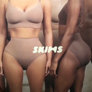 SKIMS NEVER WORN Sculpting Mid Waist Brief